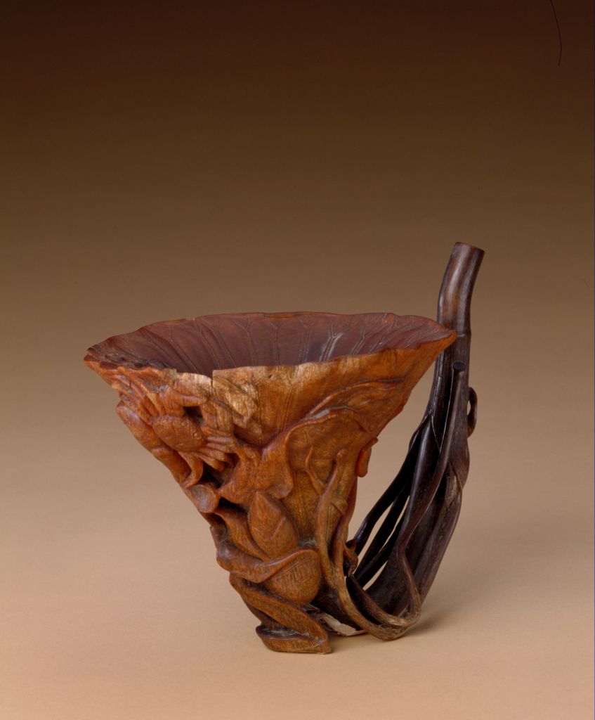 图片[1]-Rhinoceros horn carved broken branch lotus leaf cup-China Archive